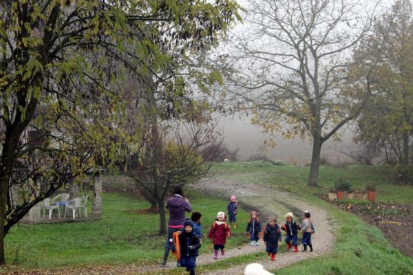 Passeggiata nella nebbia verso la golena